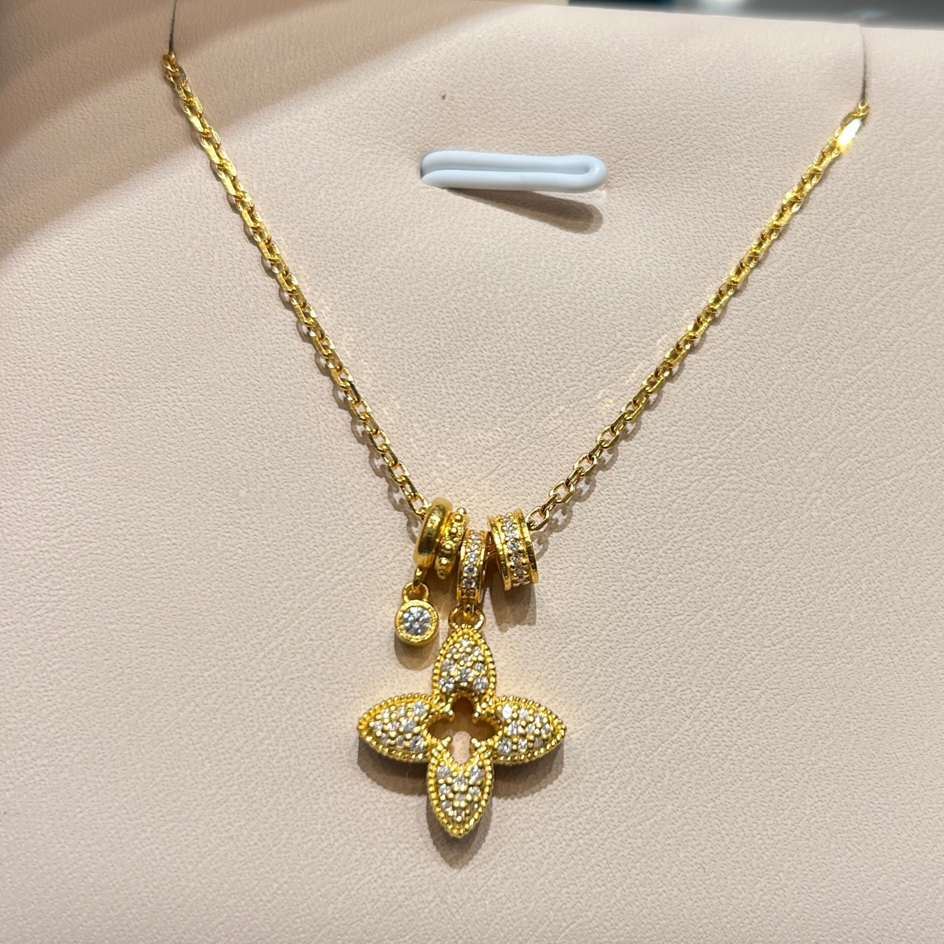 TSL谢瑞麟代购 足金999跑环四叶草黄金钻石项链女 轻奢专柜正品图片