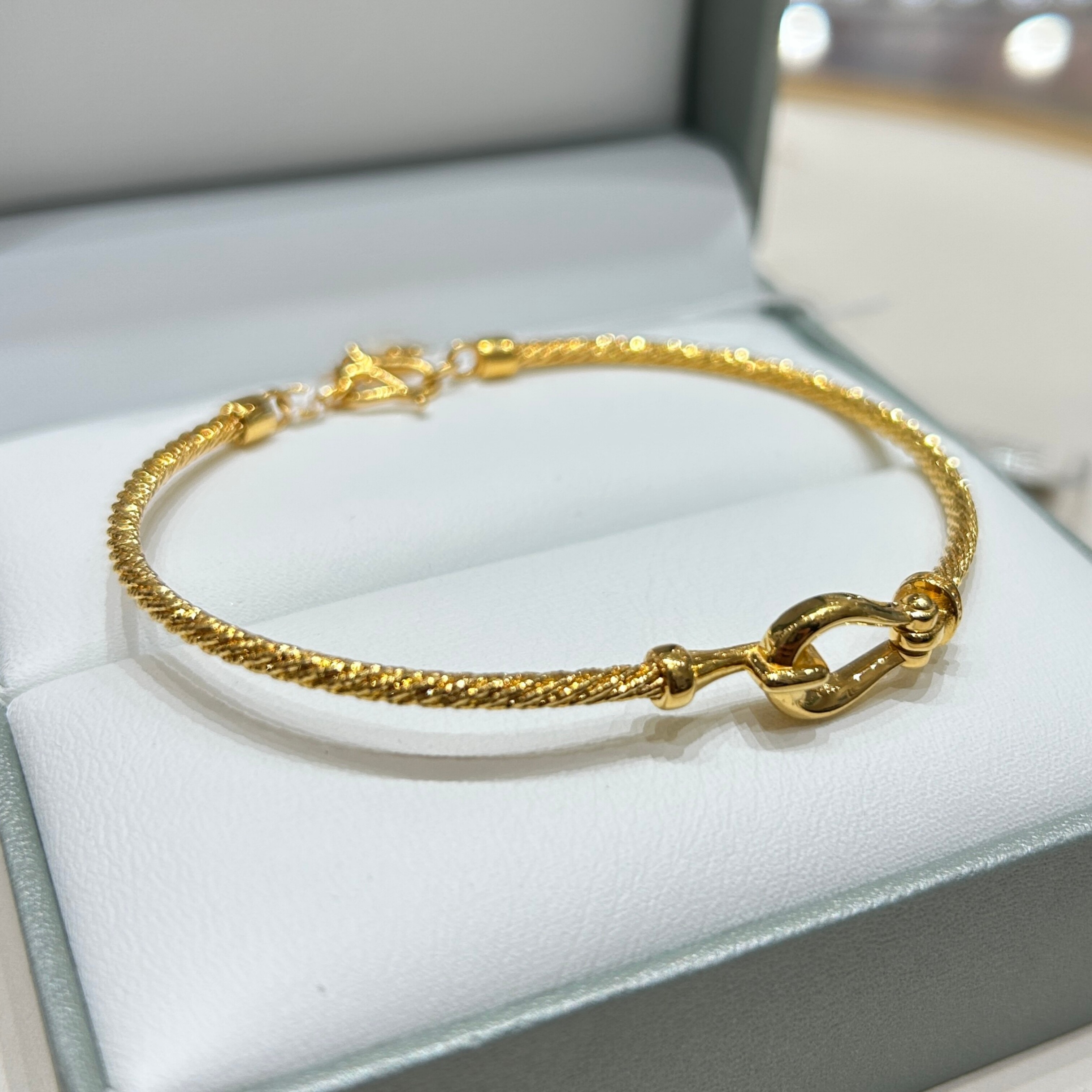 TSL谢瑞麟代购 足金999马蹄扣麻花黄金手镯女 百塔专柜正品克减