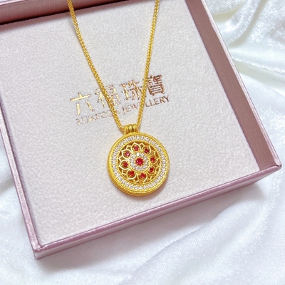 六福珠宝代购 福满传家莲花罗盘足金黄金红宝石点钻项链 专柜正品