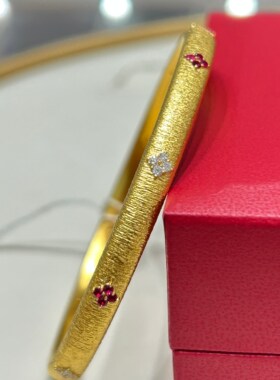 TSL谢瑞麟代购 足金999丝绒小花红宝石黄金钻石手镯女 专柜正品