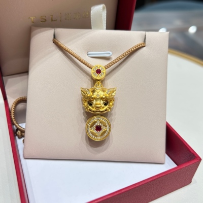 TSL谢瑞麟代购 足金999眨眼招财貔貅黄金钻石吊坠 红宝石专柜正品