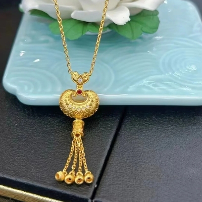 六福珠宝代购 鎏彩锁包流苏足金黄金红宝石点钻项链 新款专柜正品