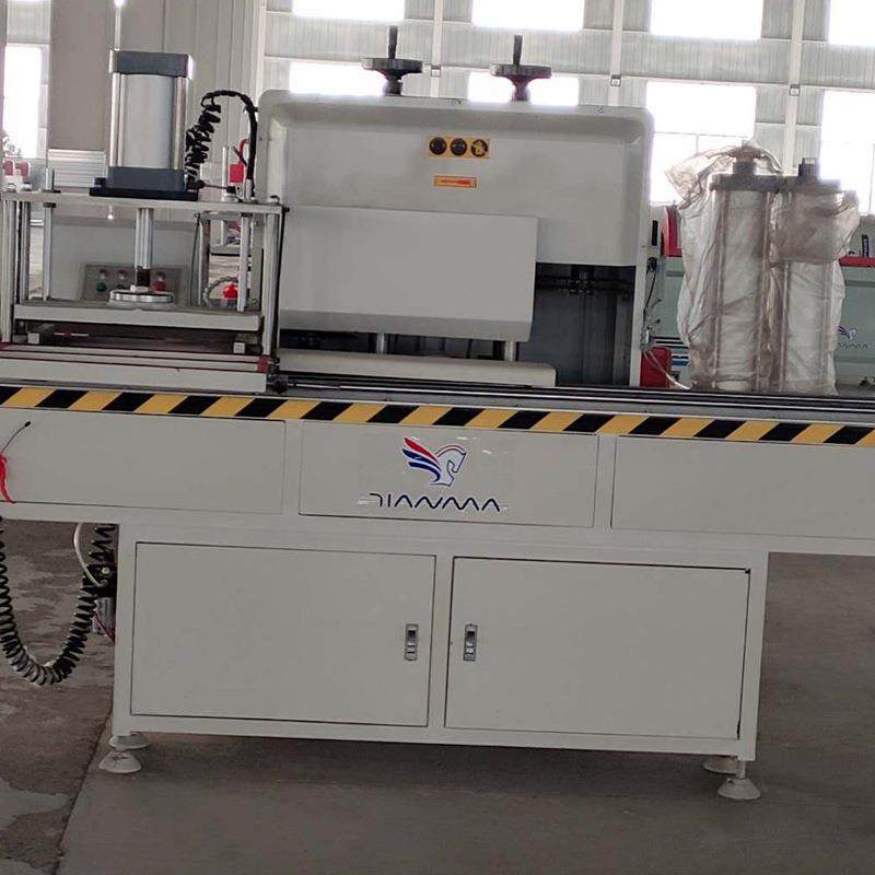 全套的断桥铝门窗设备需要多钱全套的断桥铝门窗设备有几台机器