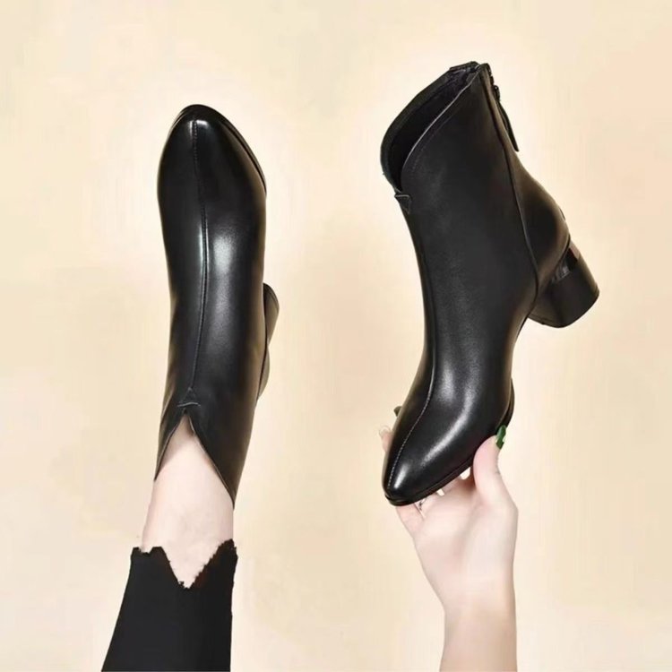 软皮短靴女粗跟尖头气质妈妈鞋中跟不累脚秋冬加绒皮靴马丁靴