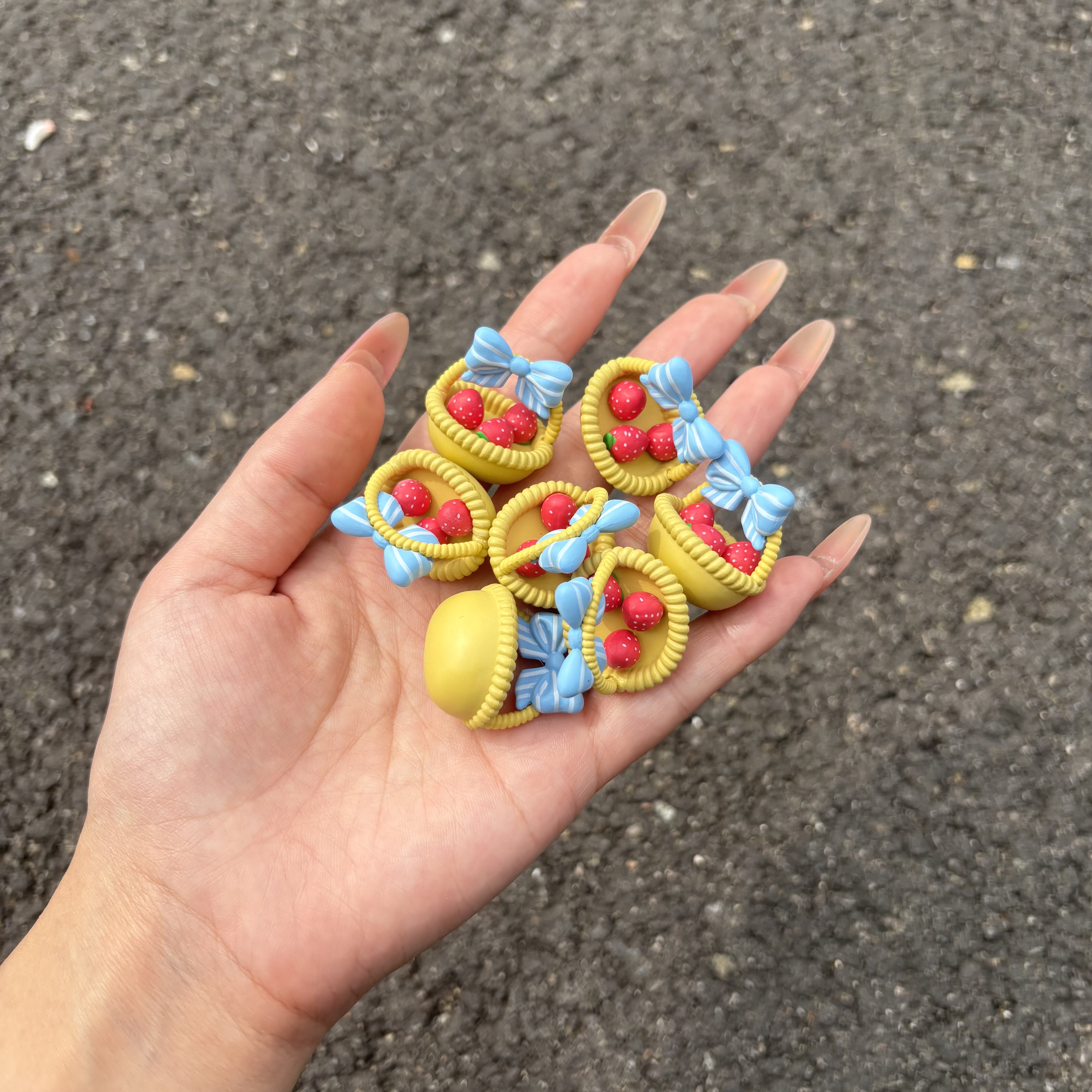 Pvc材质草莓篮子微缩食玩摆件过滴胶奶油胶手机壳挂件串珠手作diy