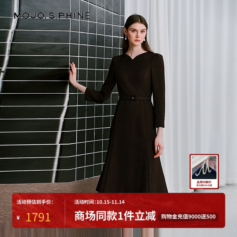 MOJO莫佐2025新款复古小V领连衣裙女秋冬巧克力色通勤收腰鱼尾裙