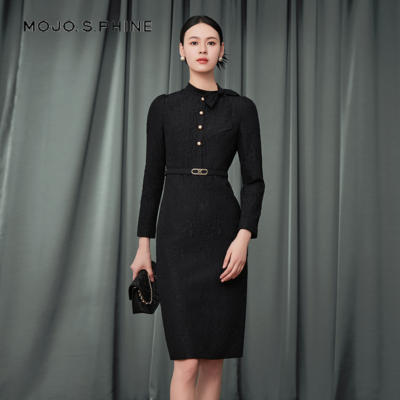 MOJO莫佐2025新款蝴蝶结领口连衣裙女肌理感小黑裙优雅修身连衣裙