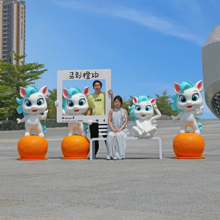 十二生肖玻璃钢动物马座椅卡通发光雕塑户外公园吉祥物装饰大摆件