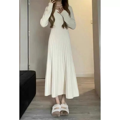 Long sleeved knitted dress, sweater long skirt长袖针织连衣裙