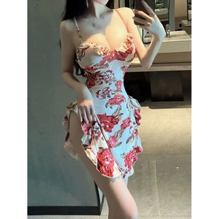 Solid color deep V floral tight dress纯色深V碎花紧身连衣裙女