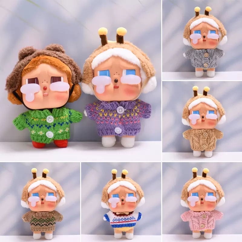 哭娃眼泪工厂搪胶脸毛绒盲盒CRYBABY毛绒马甲套装娃衣服
