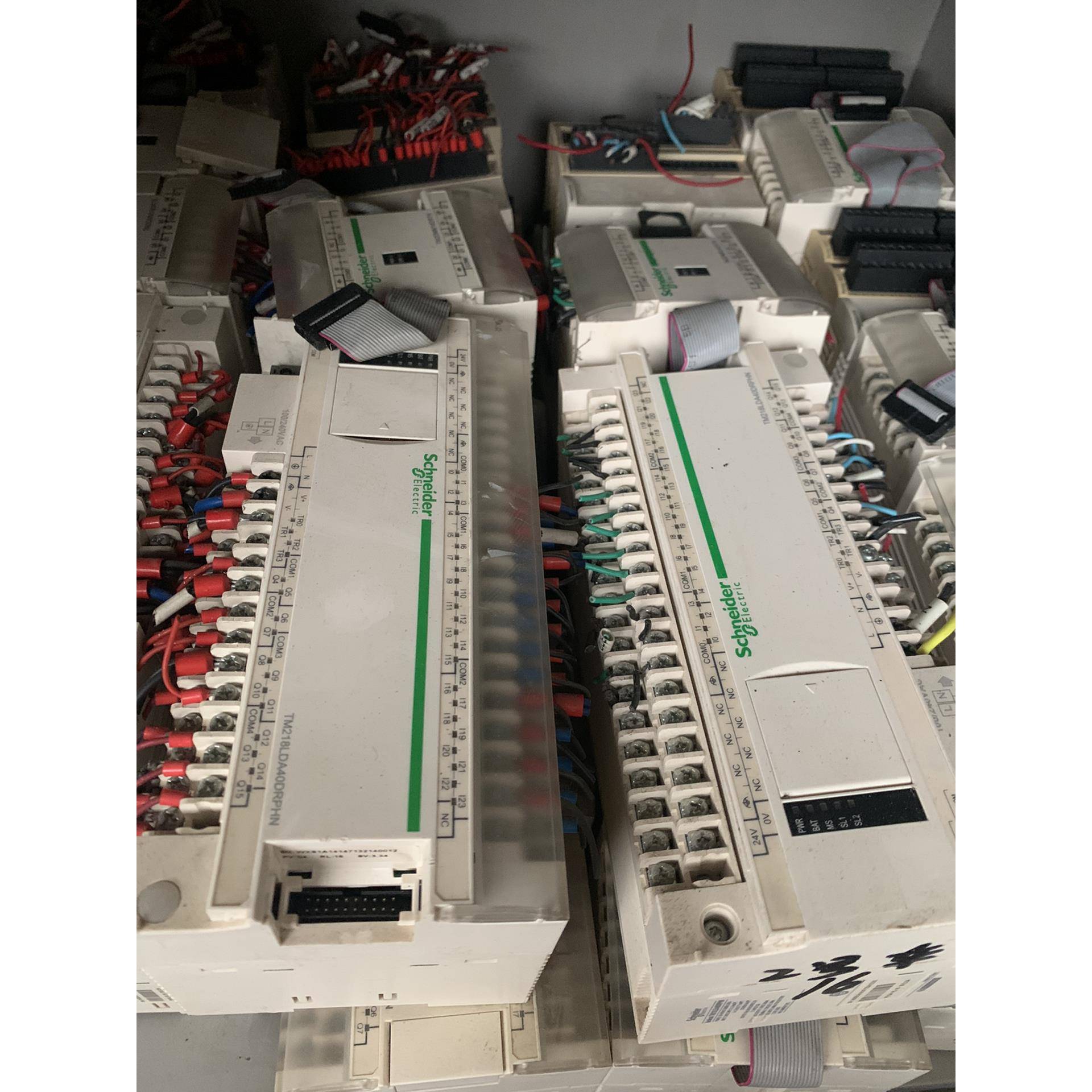 TM218LDA40DRPHN，TM2DMM16DRT