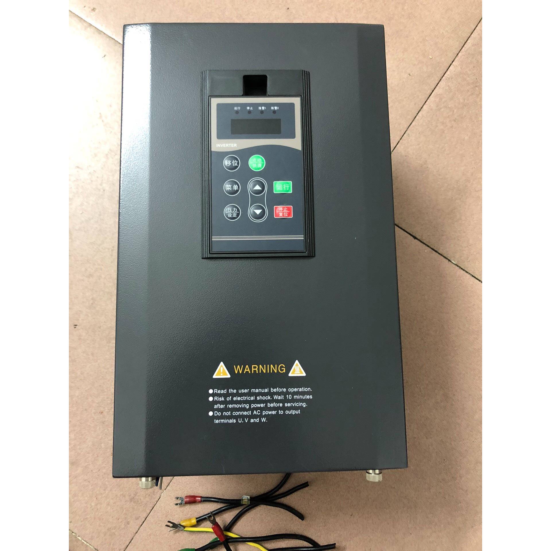 三晶变频器 8100-4T011PB-NP ，供水设