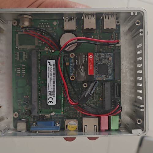 J1900小主机，8G内存，32G，单网口，主板是10*