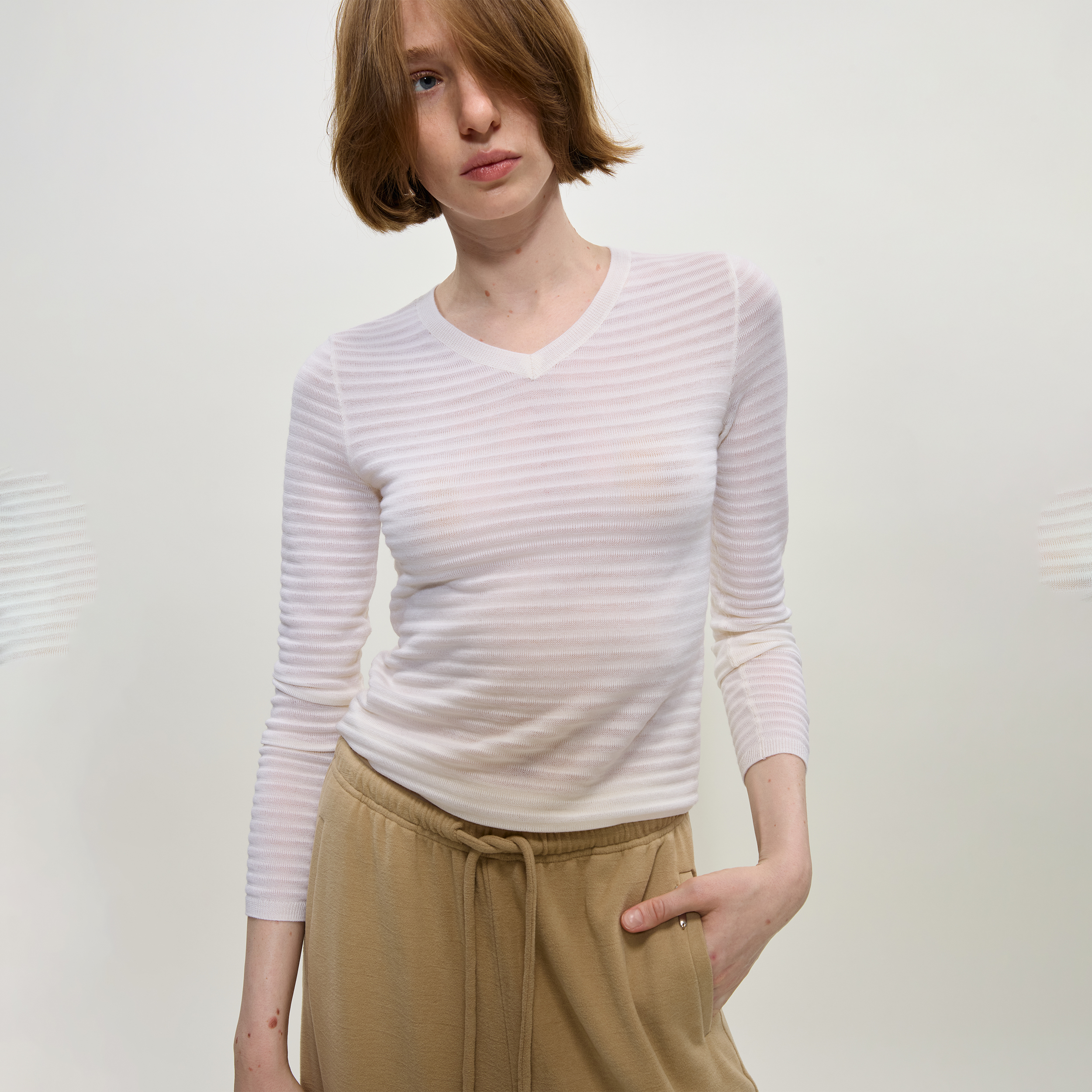 【新品首发】PHISM25年秋定新款V领条纹薄毛衣女款短款黑色白色