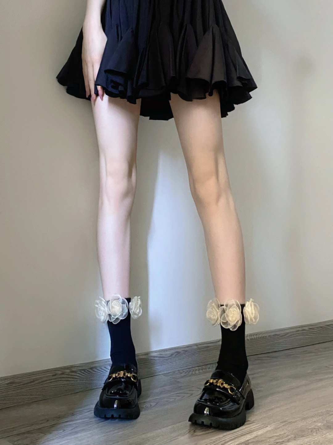 DIG UP A PAIR OF OBEDIENT SOFT AND GLUTINOUS LITTLE LEATHER SHOES  EVERGREEN IN THE SHOE WORLD