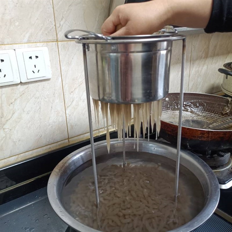 速发商尾凉虾槐花粉蛙鱼漏勺摆用巴漏桶带摊家用一手货源