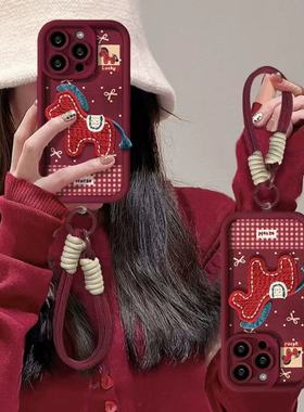 适用苹果17promax手机壳红色2026本命年新女款16pro小马贴件挂绳华为Mate70vivox200荣耀400高级感小米15防摔