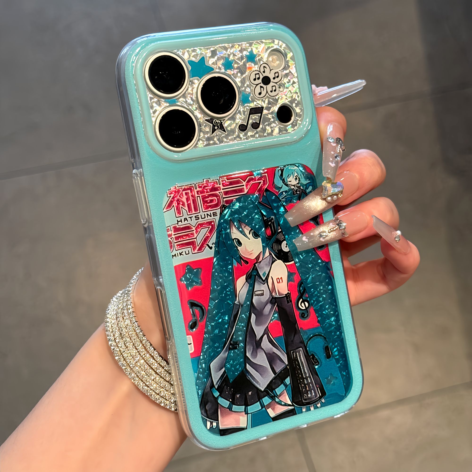 闪粉初音未来适用苹果18promax手机壳iphone18pro新款精孔钻石17Pro男女款15plus镜头全包13/14防摔软手机套
