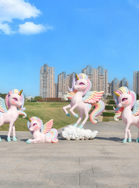 新年卡通彩虹小马雕塑