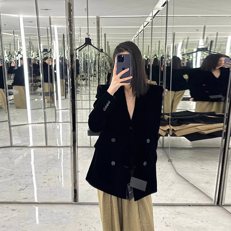 赫本风复古丝绒高级西装秋冬2026新款气质名媛宽松西服上衣外套女
