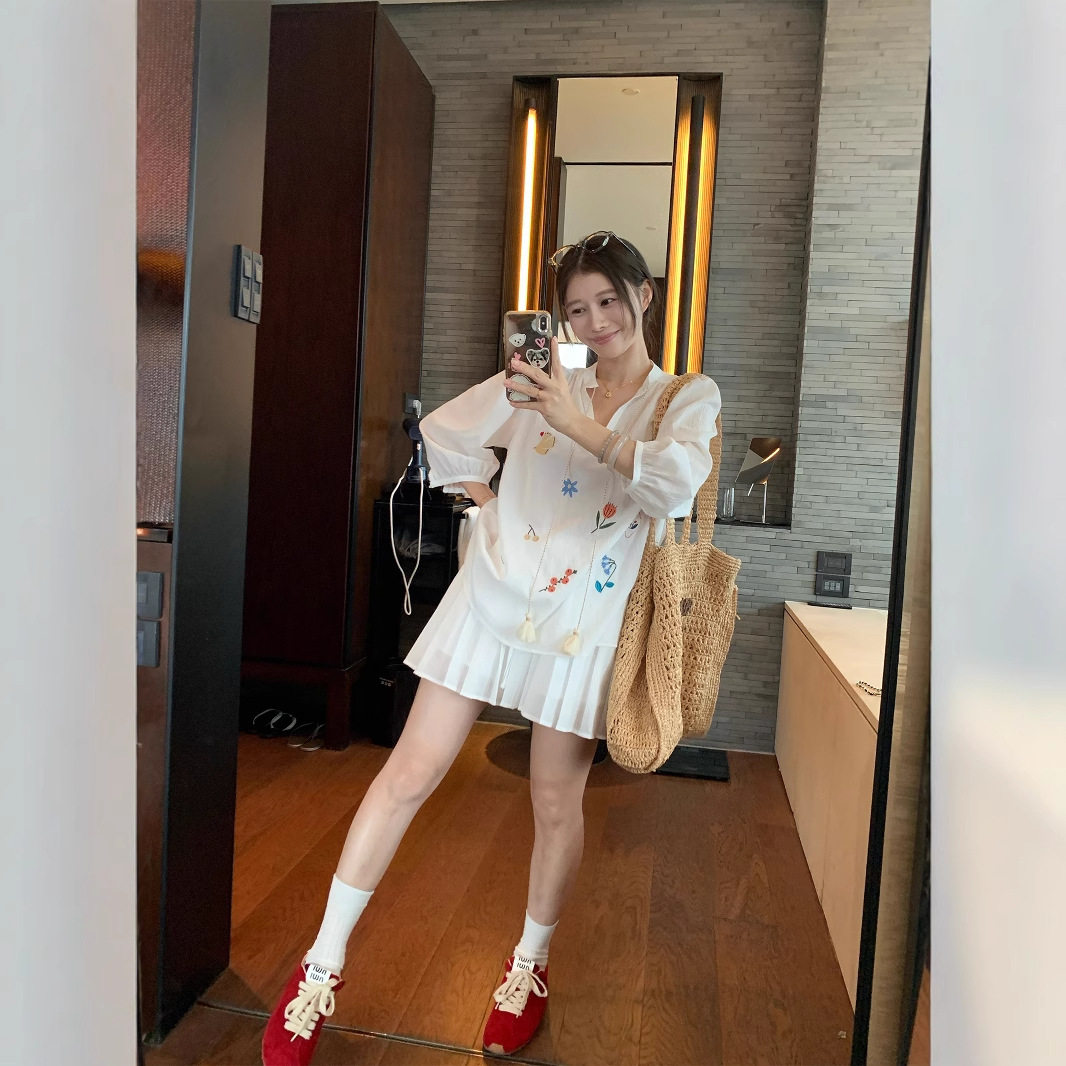 百视旺休闲套装女夏季花朵刺绣V领衬衫+a字百褶半身裙短裙两件套