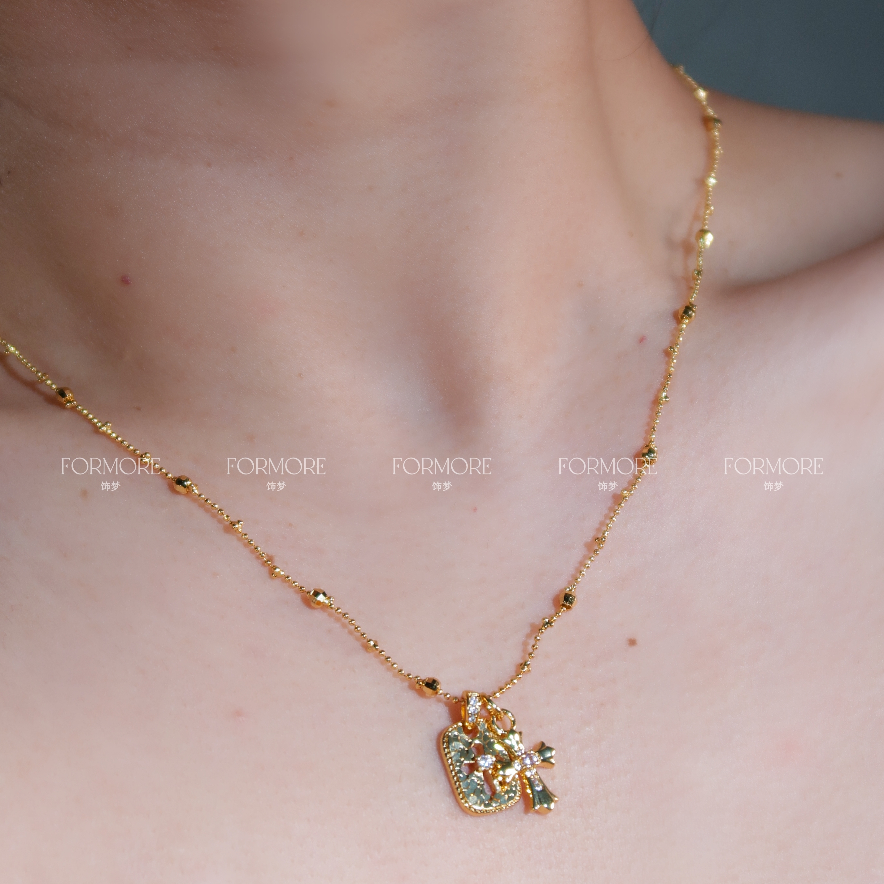 法式轻奢复古十字架吊牌项链