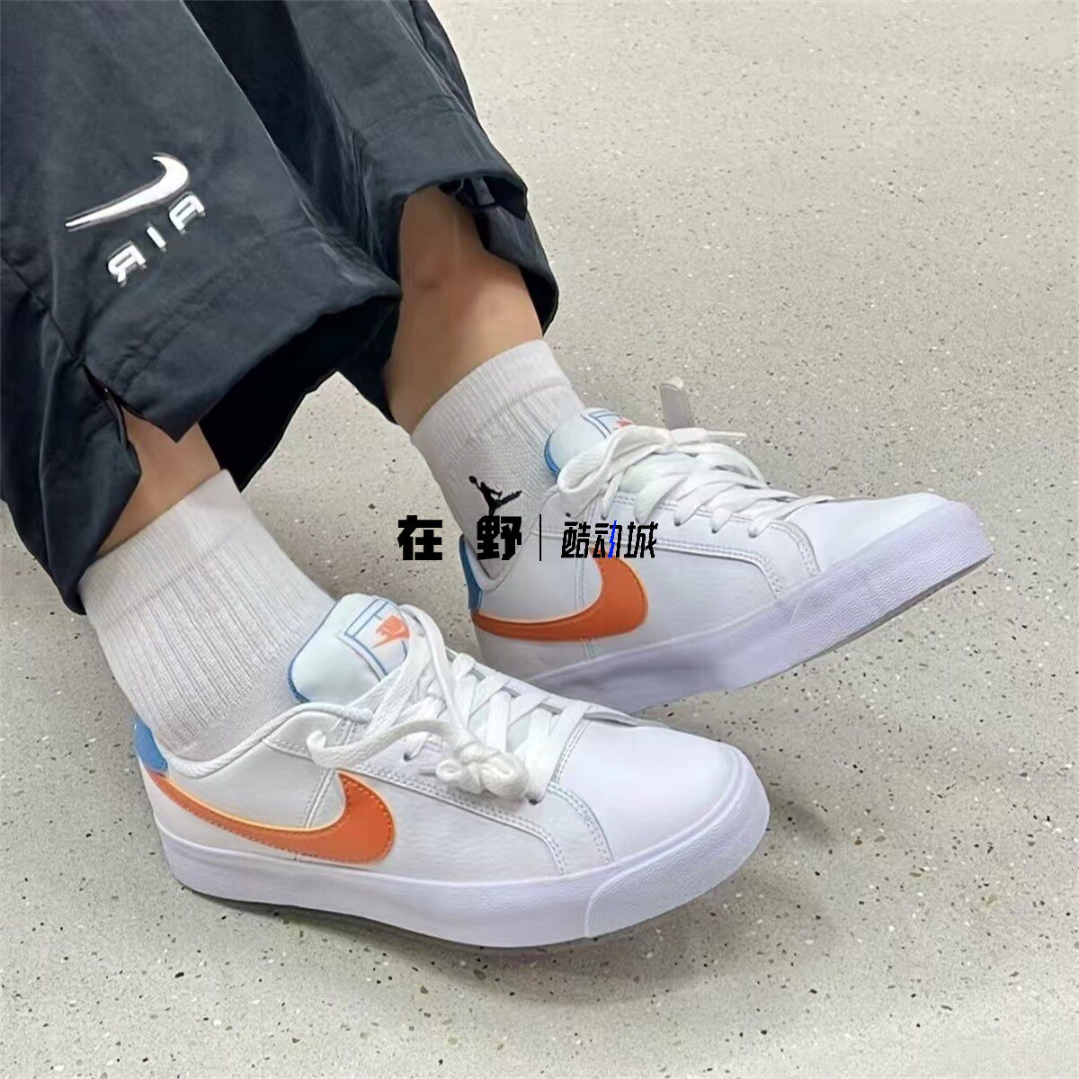 耐克Nike女生小白鞋橙勾皮质天蓝色百搭潮流板鞋休闲鞋DN4244-181