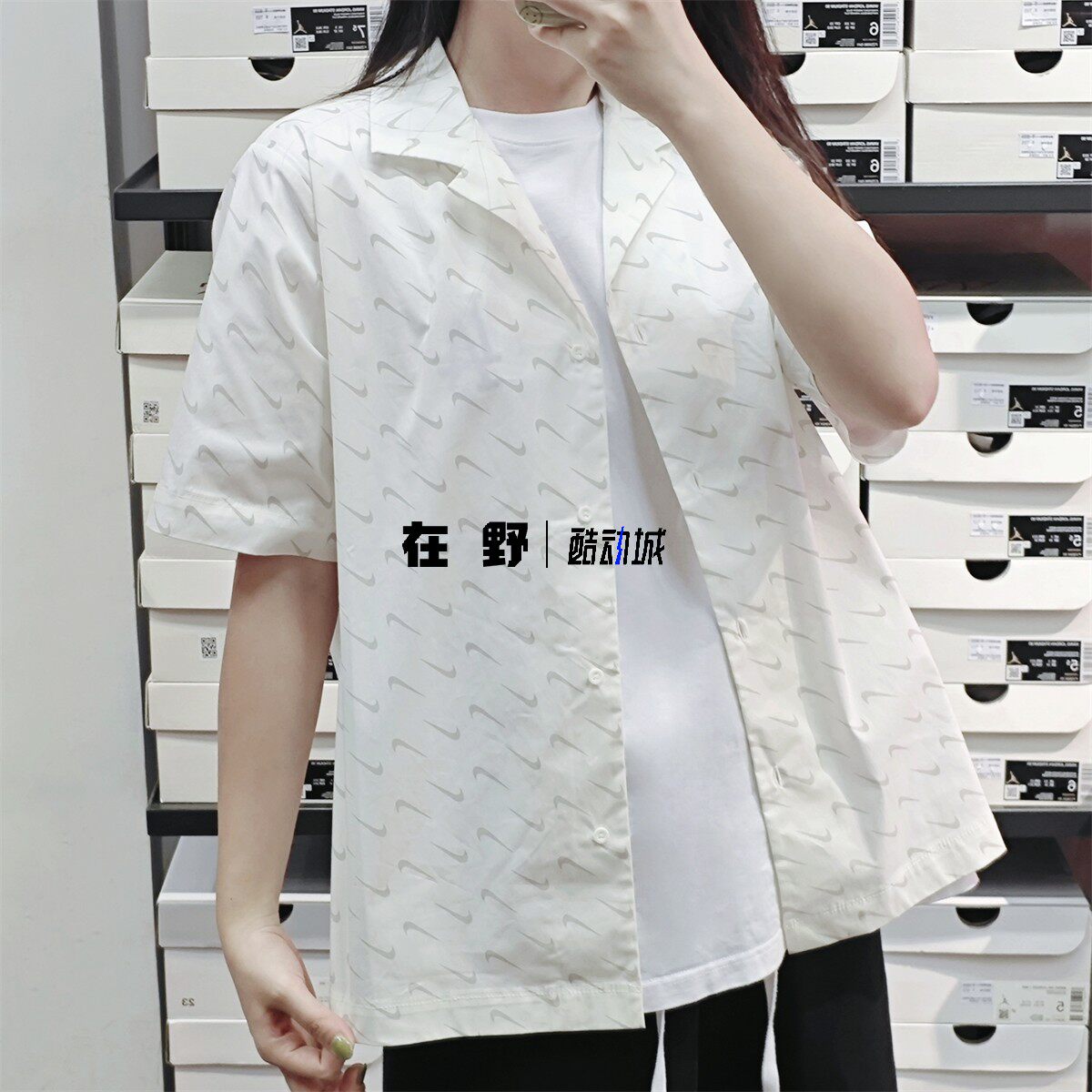 耐克Nike女子满印小勾衬衫帅气宽松polo速干短袖DV7931-133-519