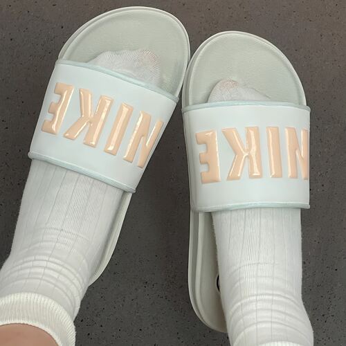耐克女子柔软防滑拖鞋