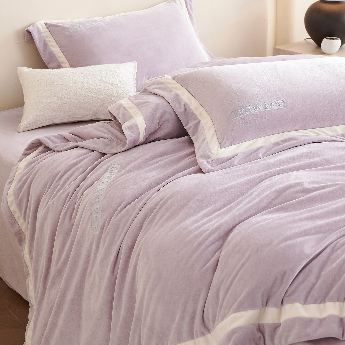 冬季加厚保暖婴肤牛奶绒拼色绣花工艺四件套纯色法兰绒加绒床品2m