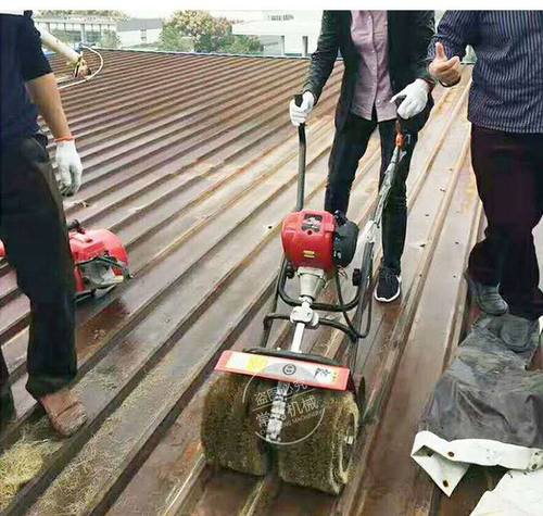 供应手推式除锈机 屋顶彩钢瓦除锈翻新机 小型钢板除锈机