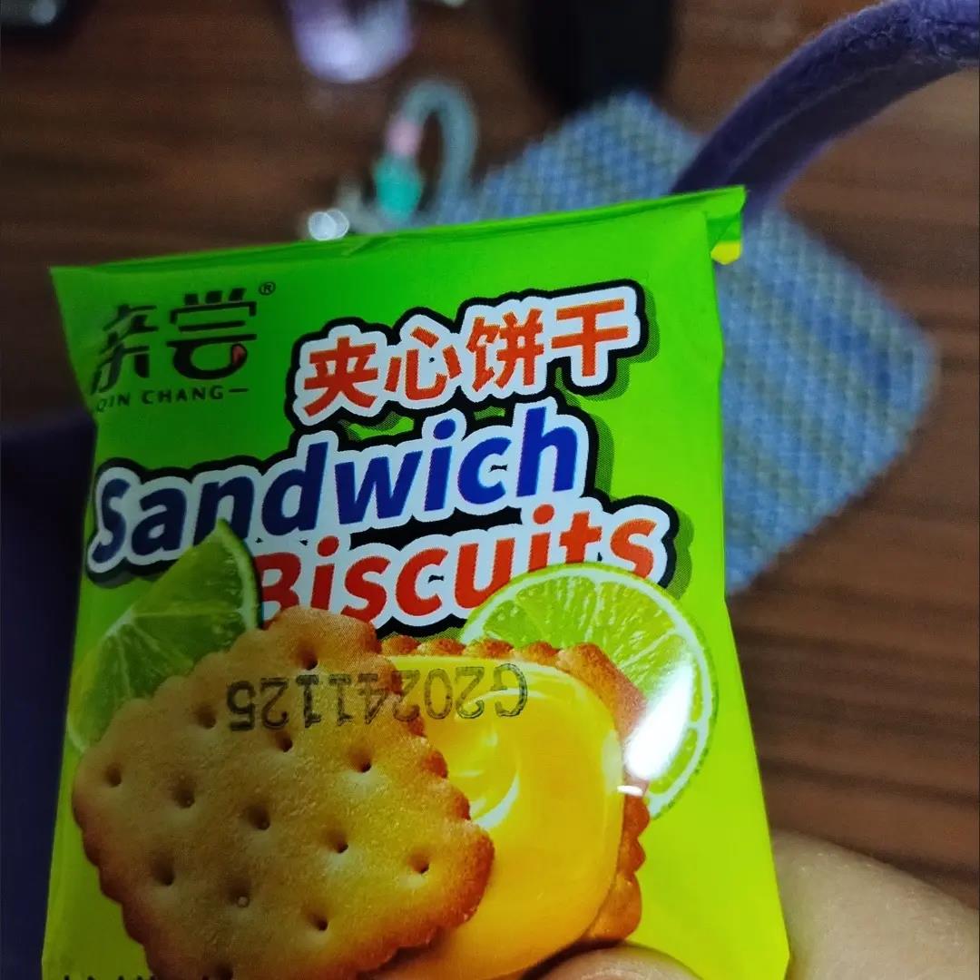 清新柠檬味夹心饼干芝士味网红独立包装怀旧咸味休闲散装组合