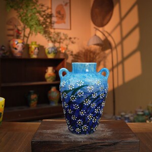 手绘奶杏色向日葵大天球陶瓷花器