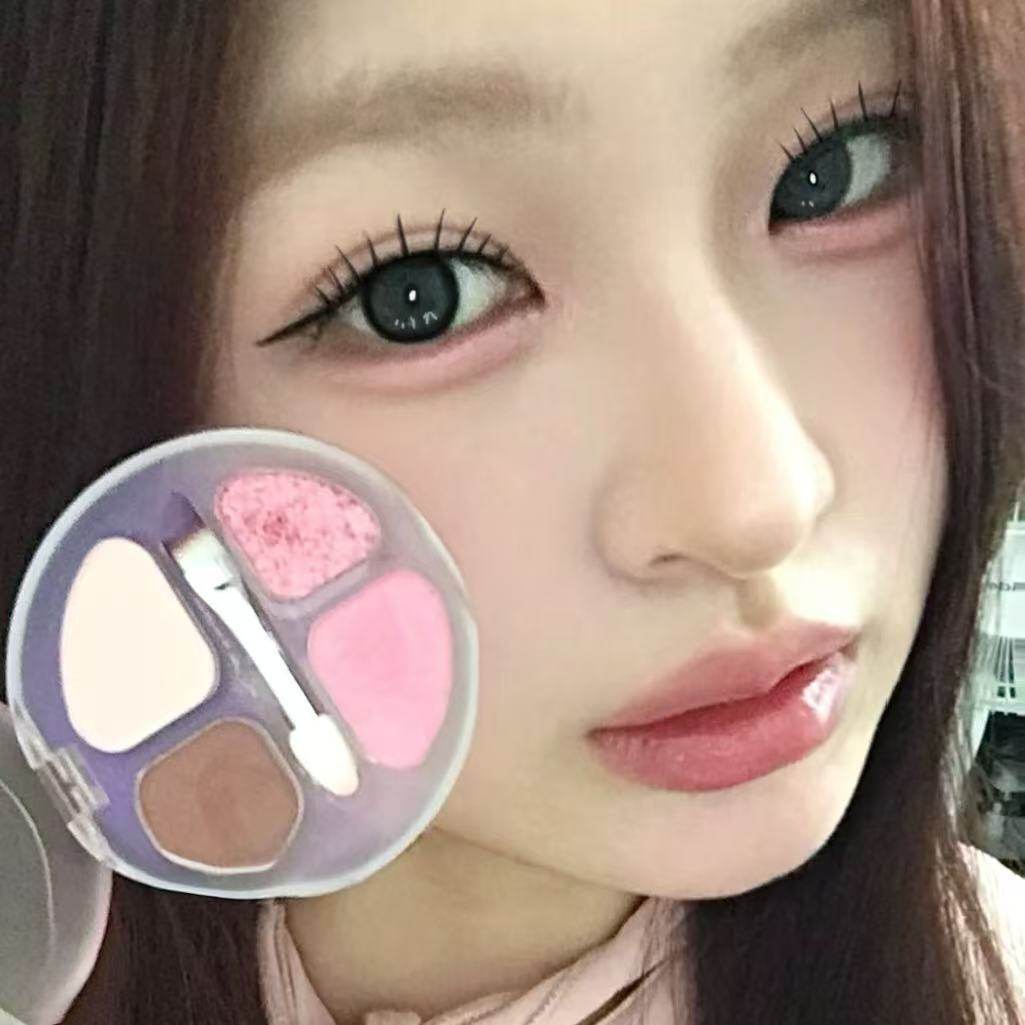 卧蚕自带刷头淡颜娇憨眼影多用盘