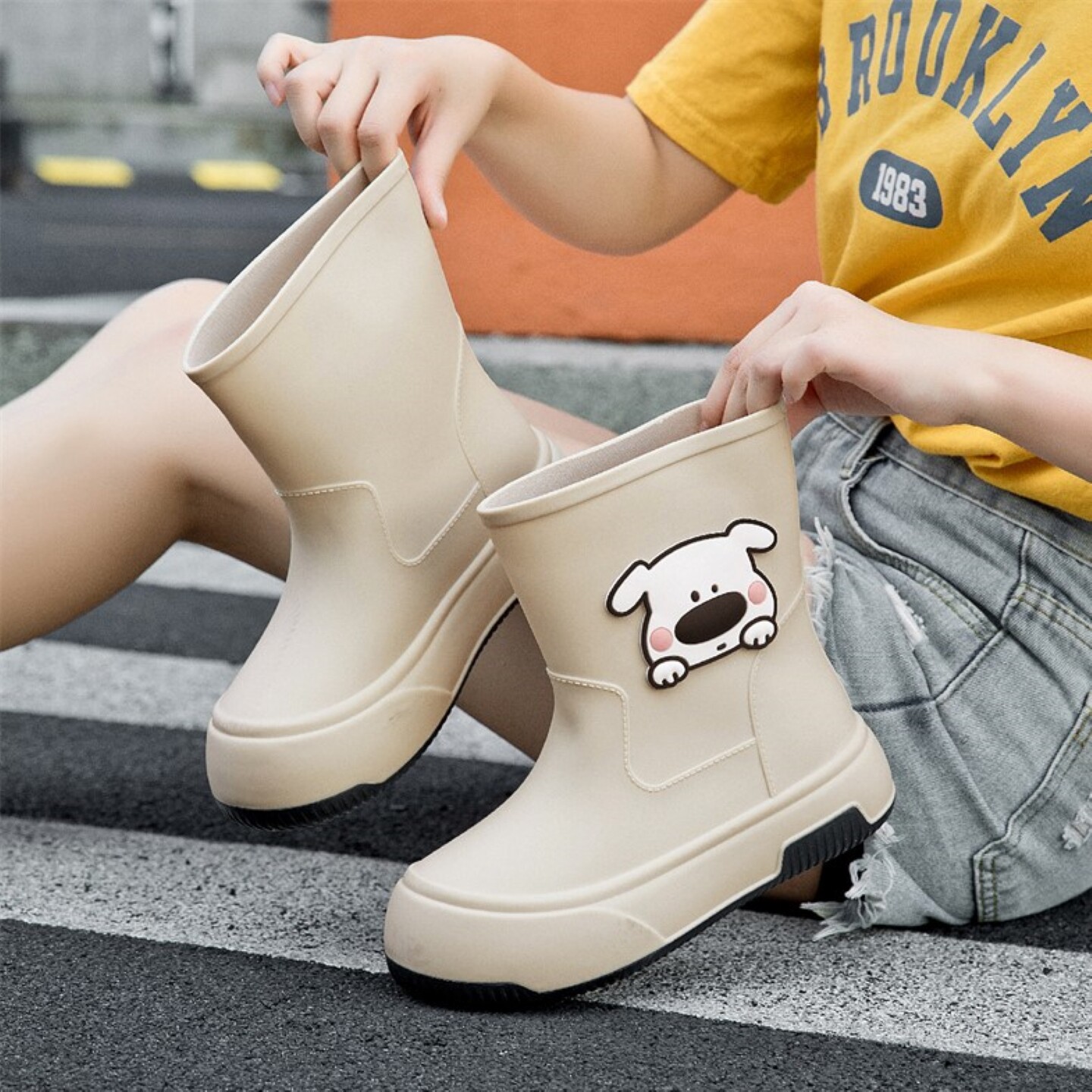 可爱小狗雨鞋女款新款时尚轻便雨靴加绒成人女士水鞋防水防滑胶鞋