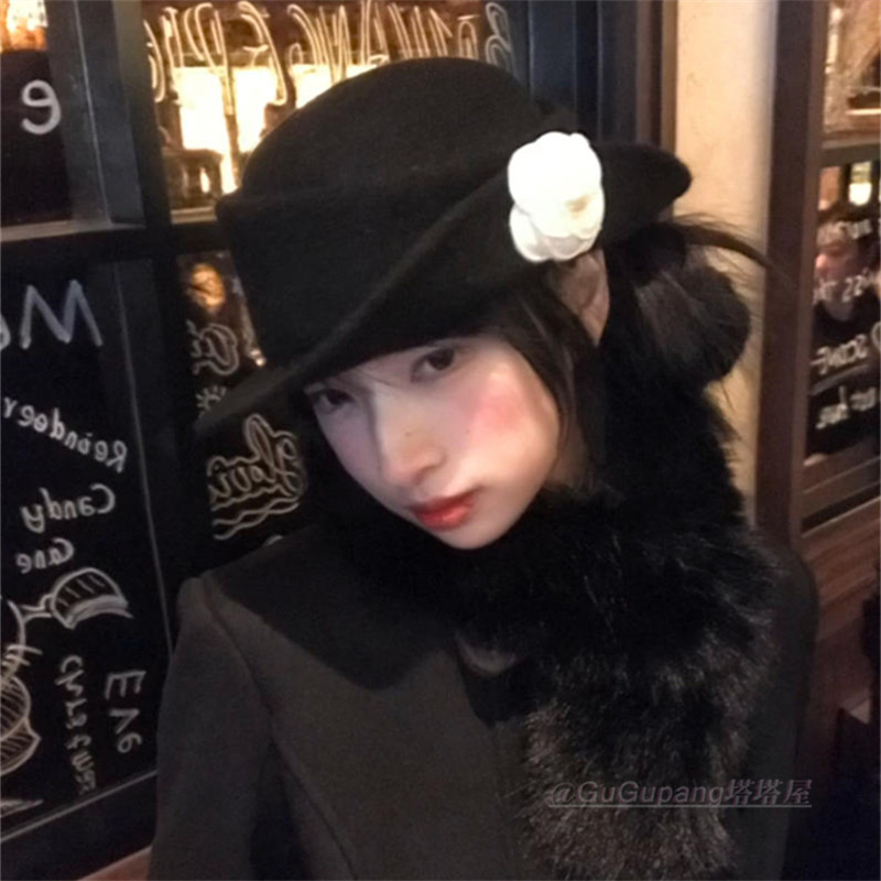 法式优雅珍珠山茶花礼帽女秋季卷边千金风帽子显脸小赫本风贝雷帽