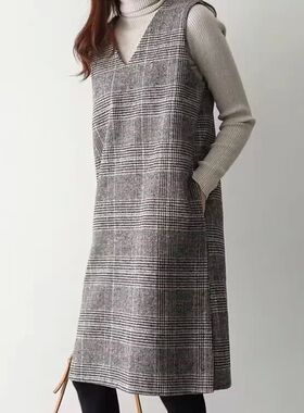 Fashionable V-neck sleeveless plaid dressV领无袖格子连衣裙女