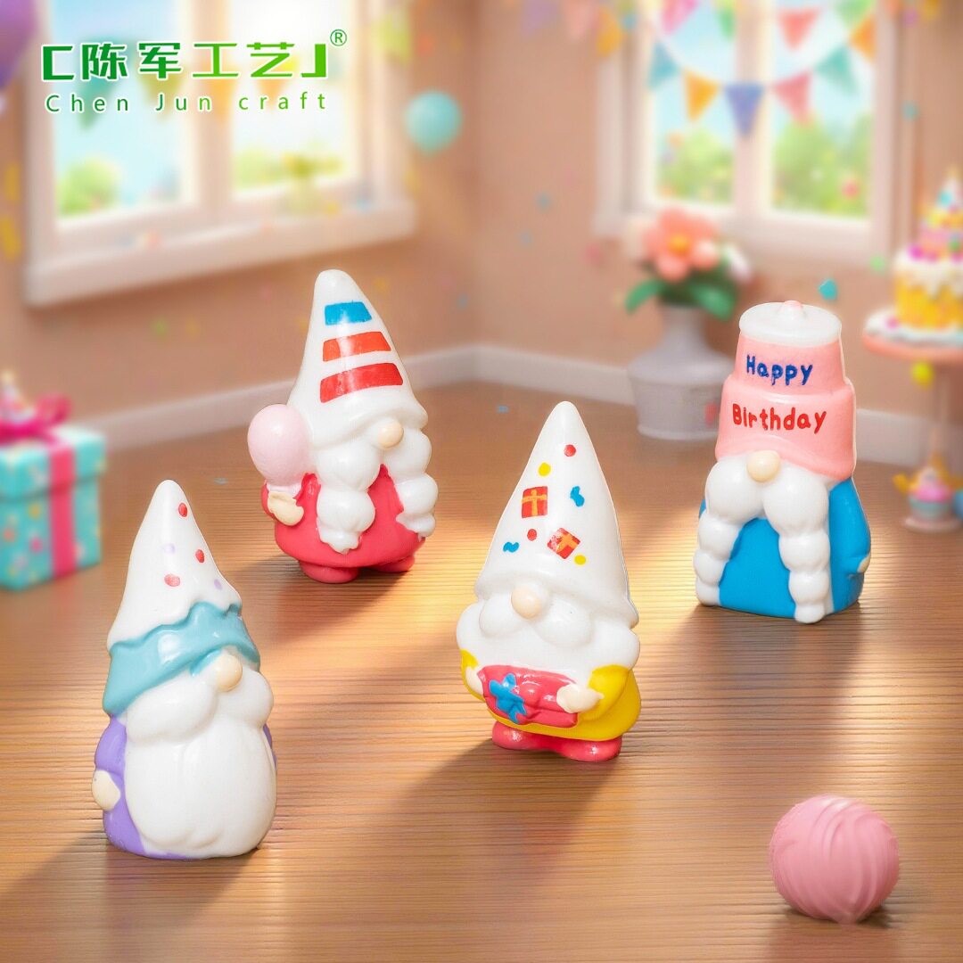 薄利多销跨境新品可爱生日小矮人萌粒公仔娃娃屋装饰品配件桌面小