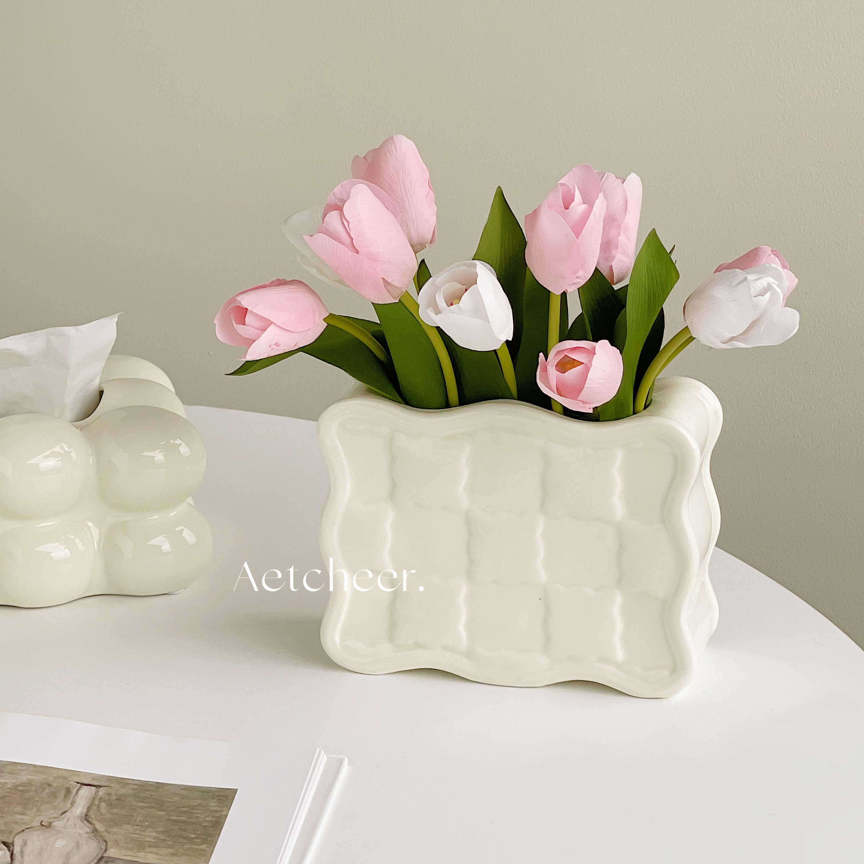 轻奢陶瓷郁金香插花花瓶摆件客厅电视玄关柜简约家居装饰品高级感