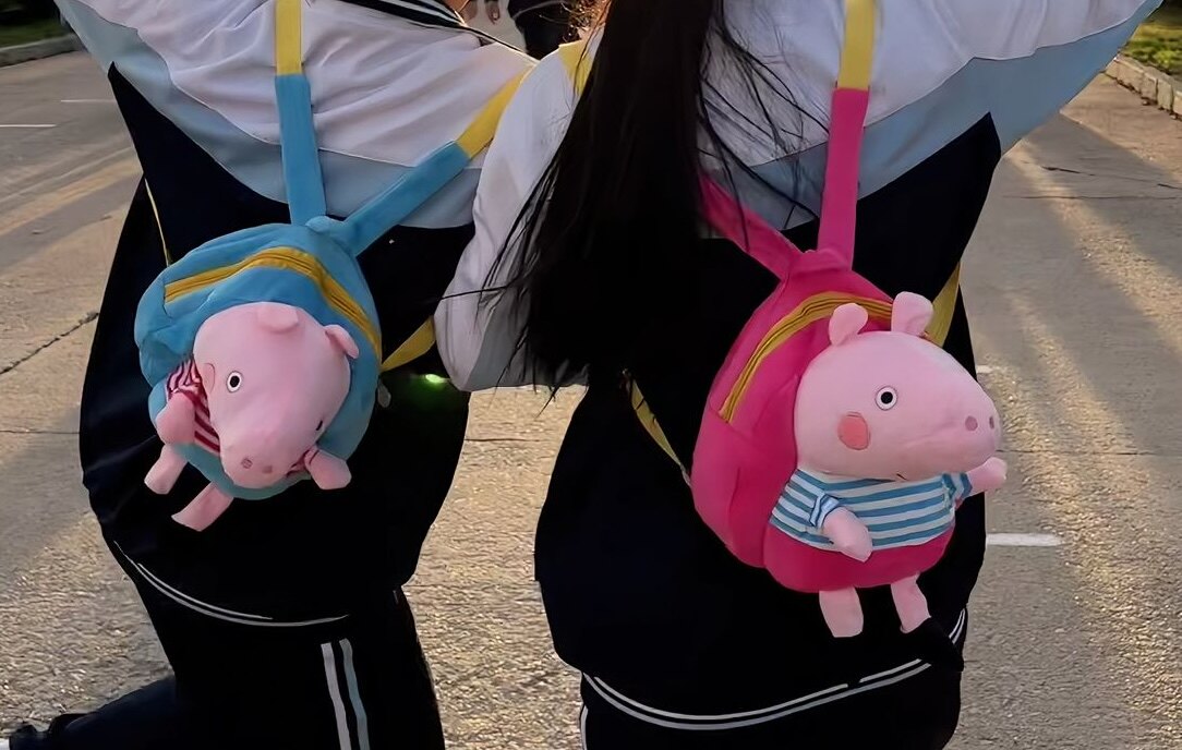 儿童书包可爱佩奇毛绒背包毛绒玩具卡通小猪幼儿园小班宝宝双肩包
