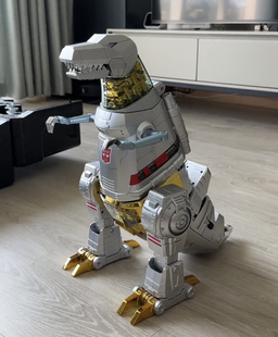 坦克变形玩具模型放大版恐龙钢索威震手办机器人金刚儿童男孩礼物