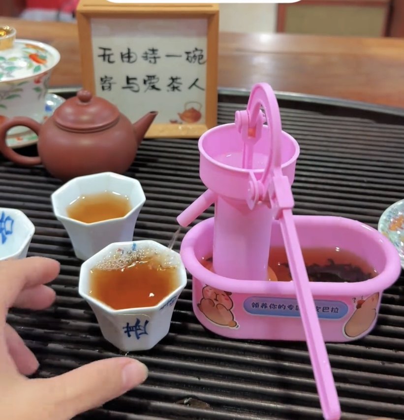 创意手摇冲茶器玩具压水迷你小玩具上课可玩稀奇古怪小玩意
