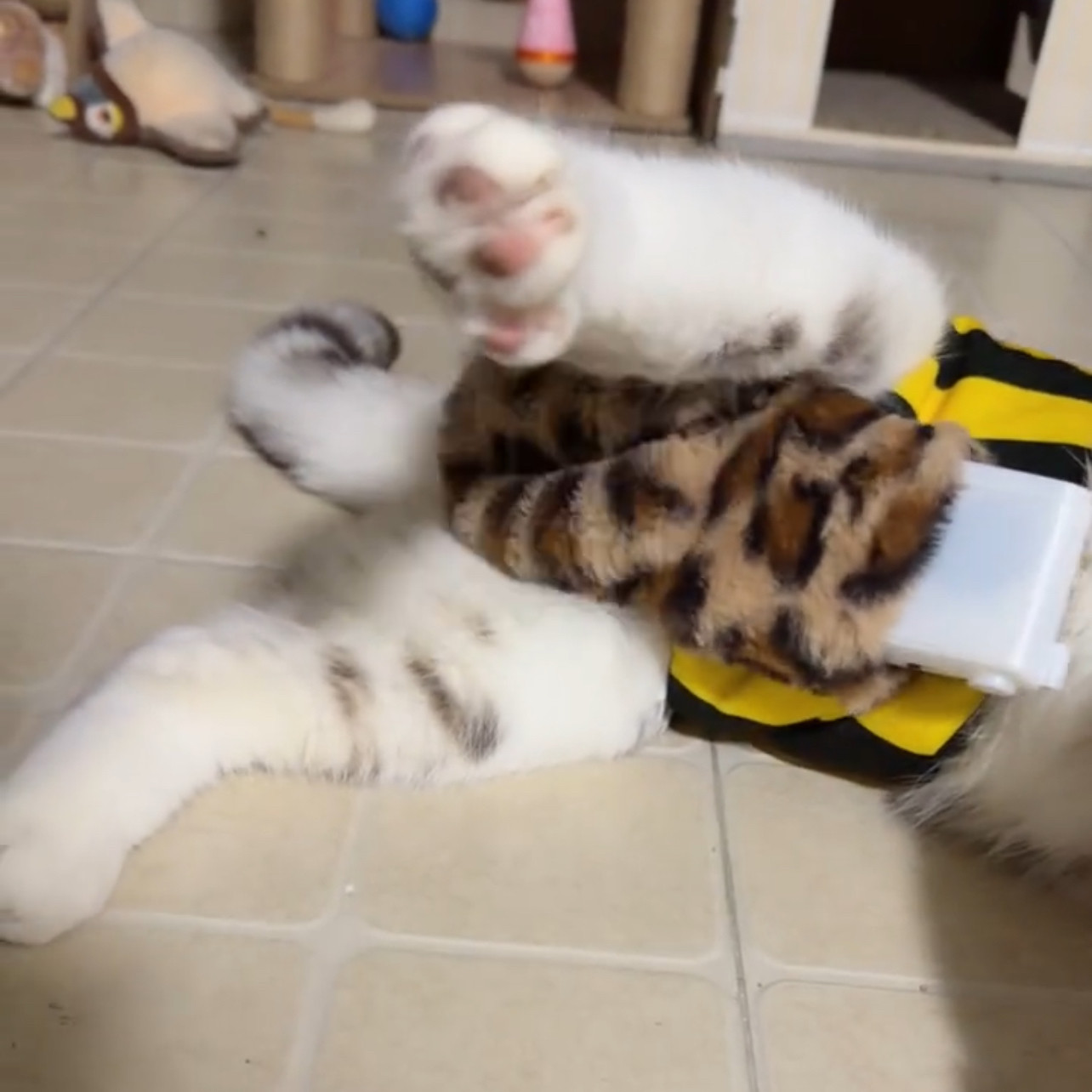 小猫发情期安慰器便携式包裹拍打玩具棒缓解安抚自动拍打猫咪屁股