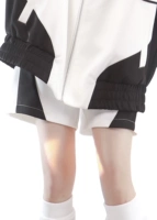 Черно -белые шорты