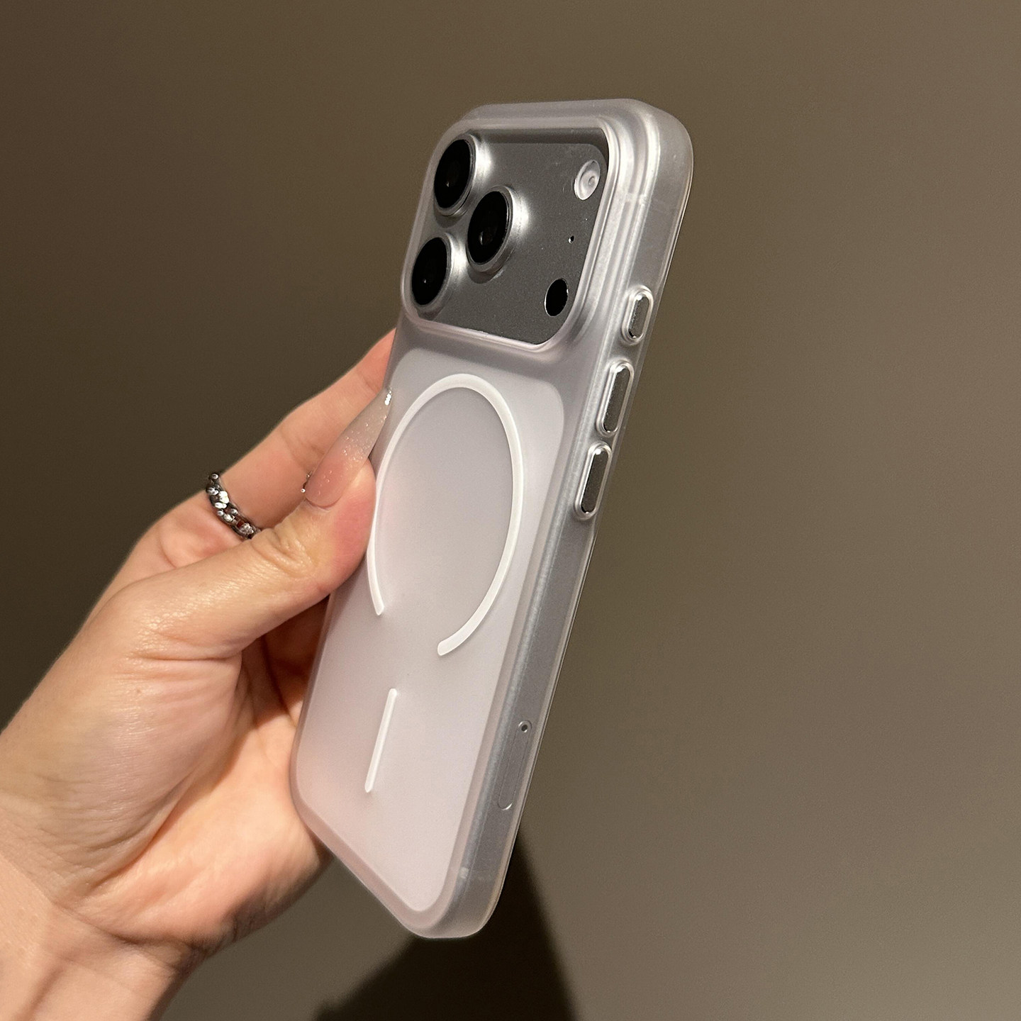 极致简约美学细磁吸冰雾透明磨砂金属按键苹果18promax手机壳适用iPhone17promax新16/15plus硬14/13超薄纯色