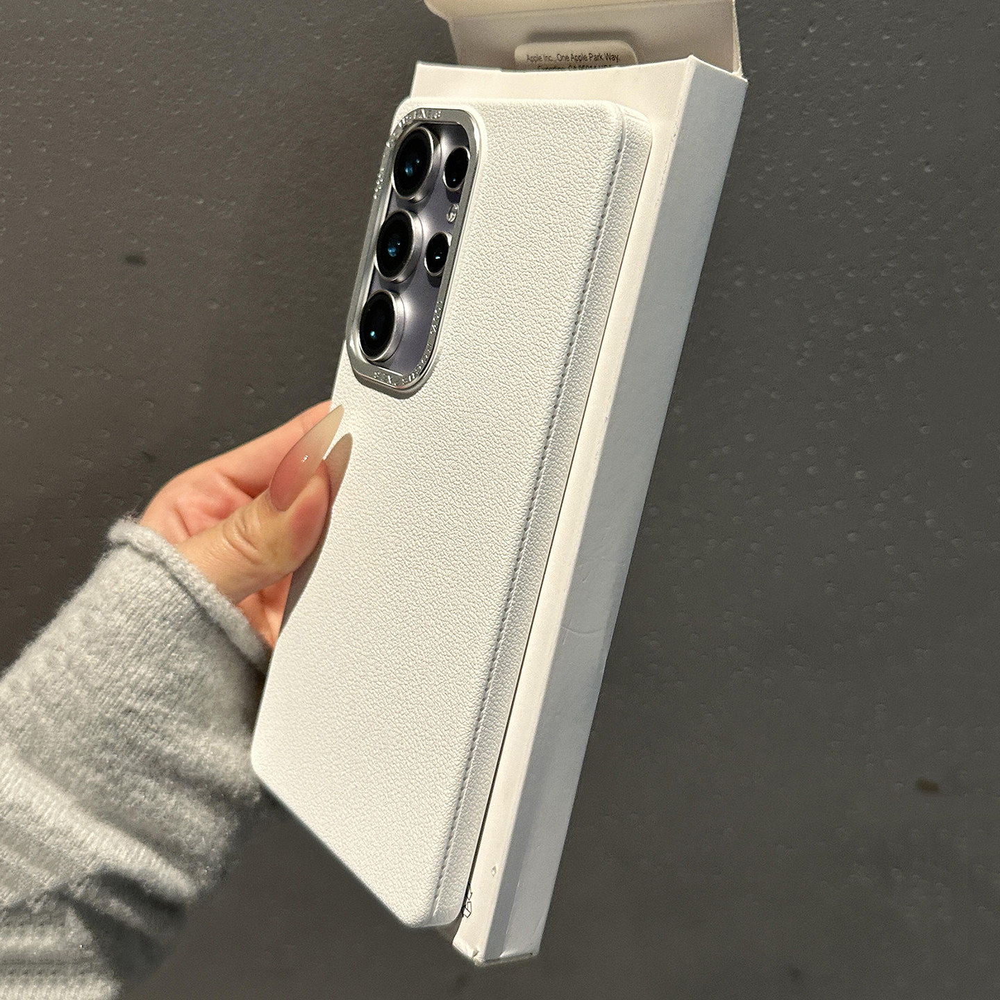 白月光~~高端轻奢金属镜框荔枝纹浮雕颗粒防滑适用三星s25Ultra手机壳S24+亚克力s24ultra硬s24plus耐脏超薄