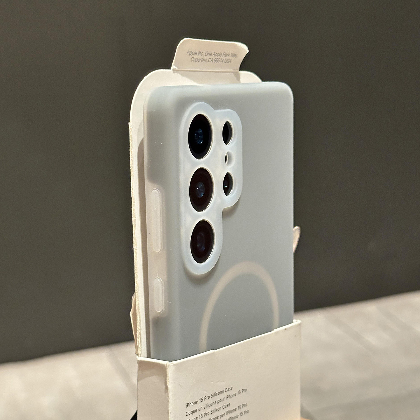 耐脏奶灰色强磁吸充电液态硅胶适用三星S25Ultra手机壳s24+果冻感s23FE半透明磨砂软糯防摔s23plus不会发黄新