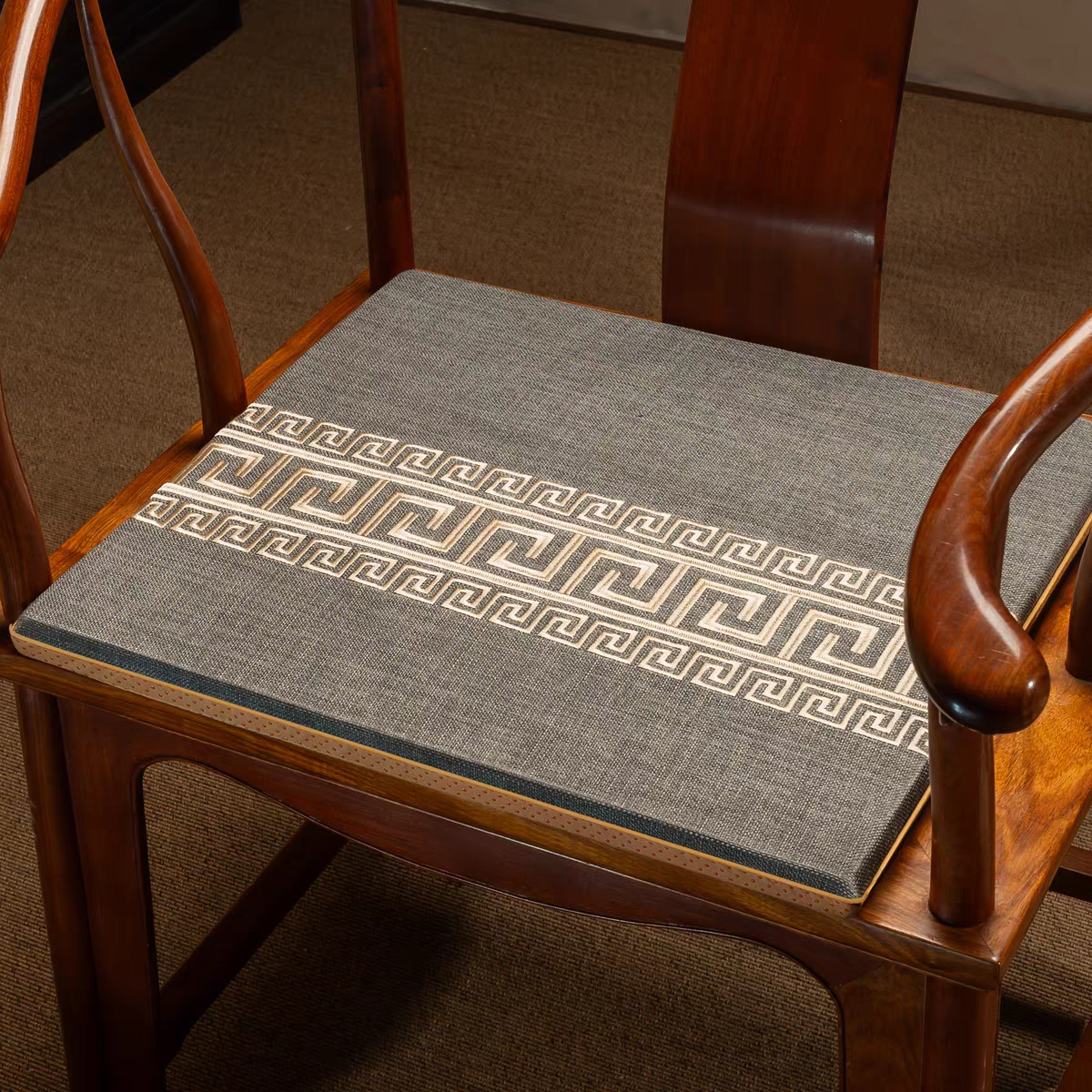 古典刺绣新中式椅垫高档红木沙发垫餐椅圈椅太师椅海绵垫防滑定制