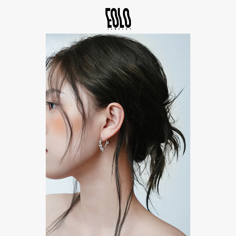 EOLO「霁」缎面蝴蝶耳环女